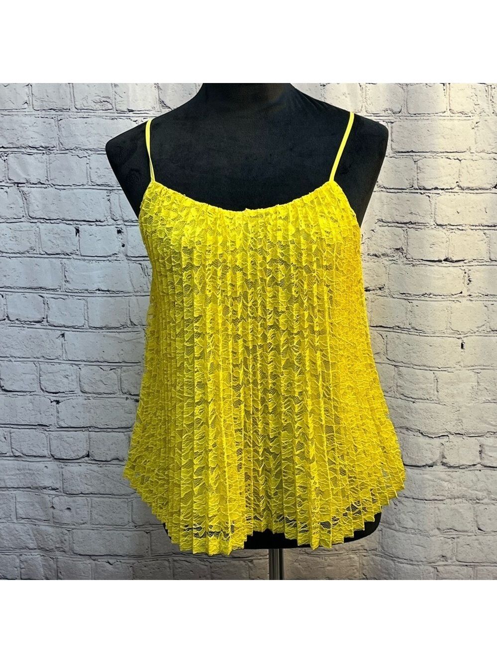 Ann Taylor Yellow Lace Overlay Pleated Front Spaghetti Strap Lined Top sz XS NWT - Picture 1 of 11